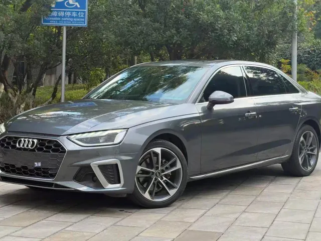 Фотография автомобиля — Audi A4L