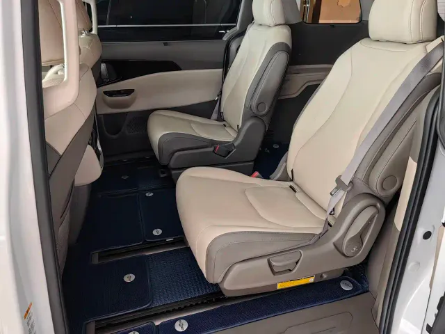 Kia Carnival 2021 2.0T Luxury Tech Edition — Фото автомобиля 8