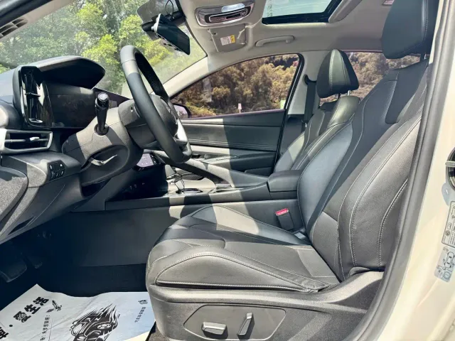 Hyundai Elantra — Фото автомобиля 6