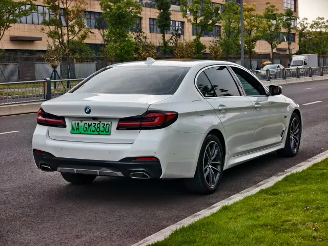 BMW 5 Series — Фото автомобиля 6