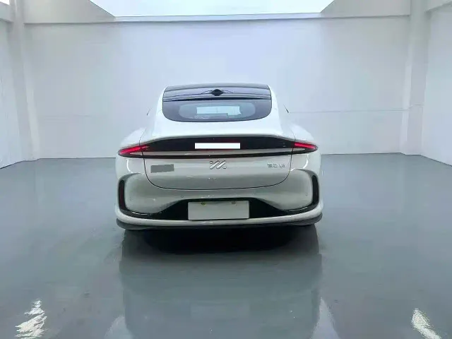 IM Motors L6 — Фото автомобиля 7