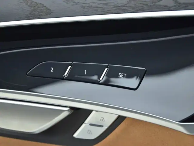 Audi A8 — Фото автомобиля 13