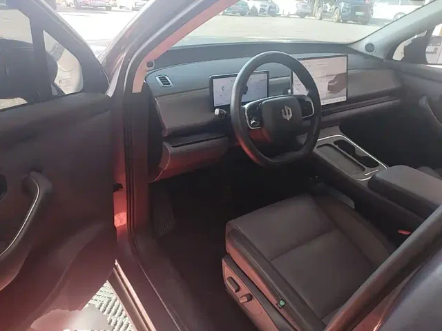 Leapmotor C10 — Фото автомобиля 15