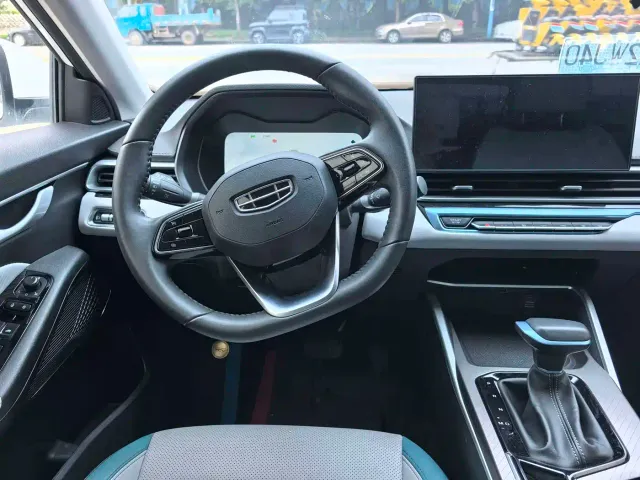 Geely Emgrand — Фото автомобиля 8