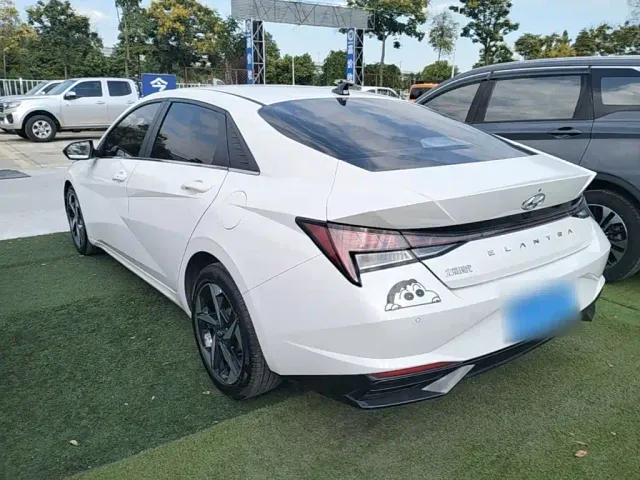 Hyundai Elantra — Фото автомобиля 4