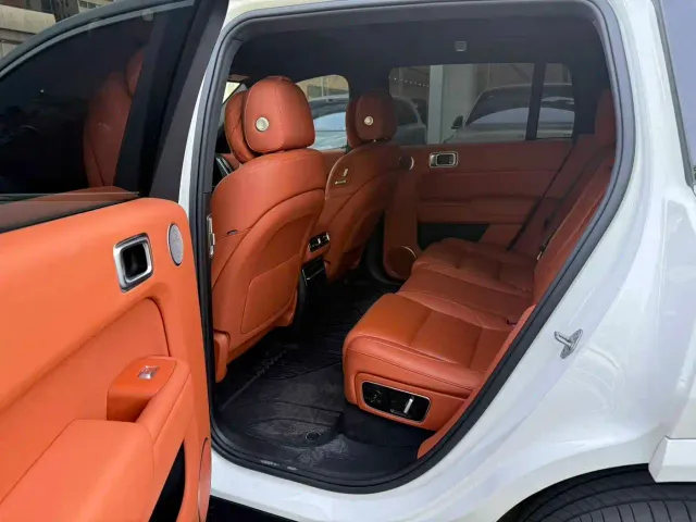 Li Auto L7 — Фото автомобиля 11
