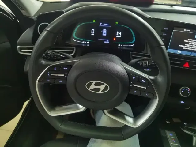 Hyundai Elantra — Фото автомобиля 15