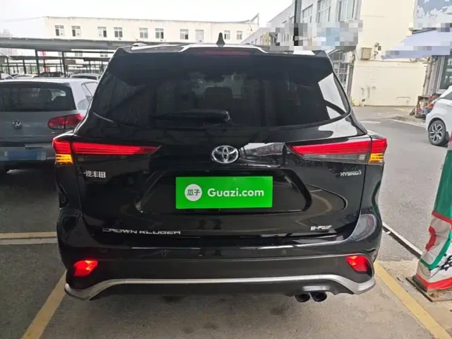 Toyota Crown Kluger 2021 2.5L HEV 4WD Premium — Фото автомобиля 5