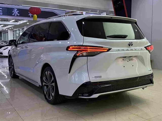 Toyota Granvia — Фото автомобиля 17