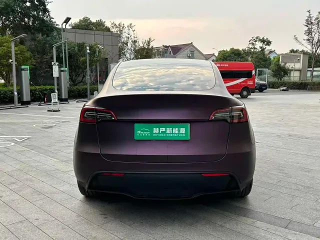 Tesla Model Y — Фото автомобиля 8