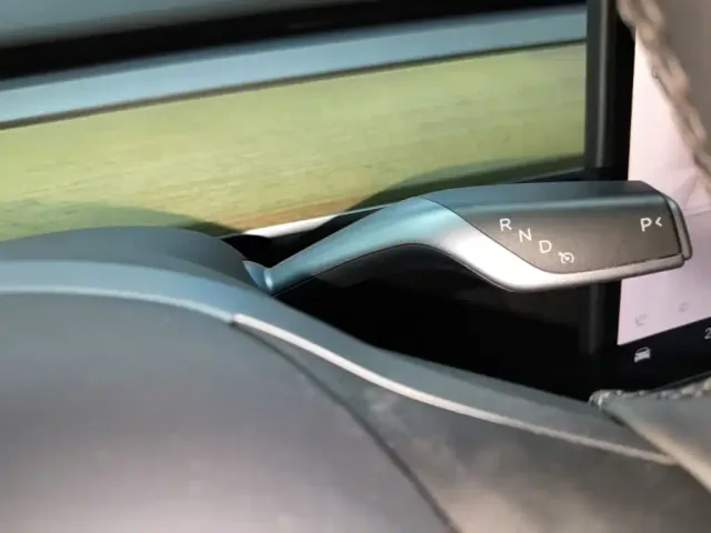 Tesla Model Y — Фото автомобиля 13