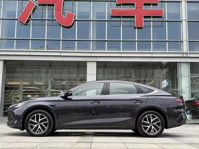 BYD Qin L — Фото автомобиля 8