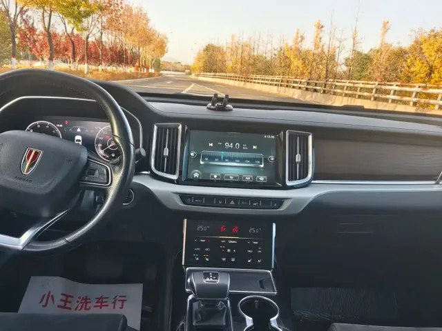 Hongqi HS7 — Фото автомобиля 6