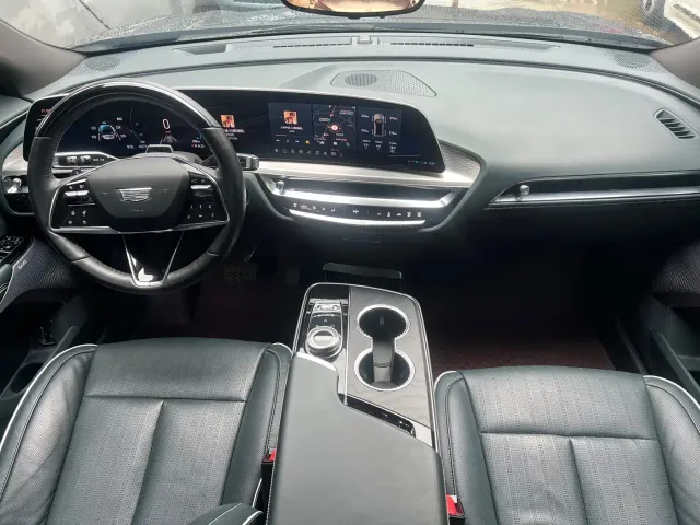 Cadillac Lyriq — Фото автомобиля 7