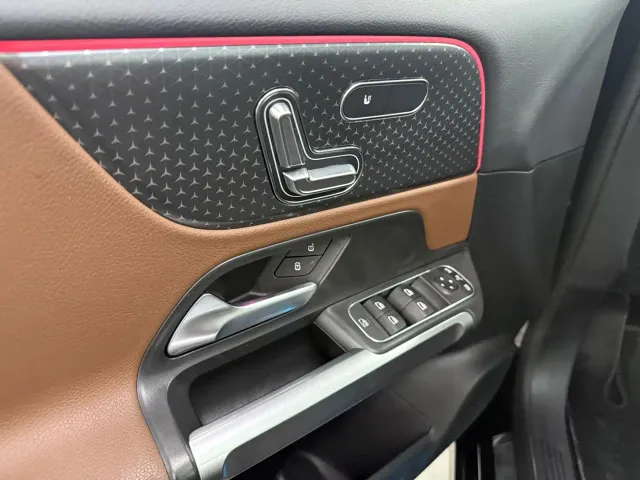 Mercedes-Benz EQB — Фото автомобиля 13