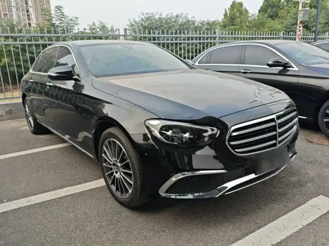 Mercedes-Benz E-Class — Фото автомобиля 3
