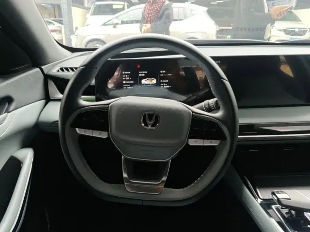 Changan Raeton Plus — Фото автомобиля 10