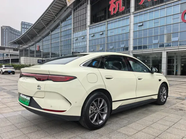 BYD Qin L — Фото автомобиля 15