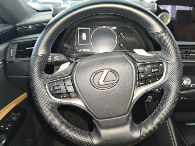 Lexus ES — Фото автомобиля 10