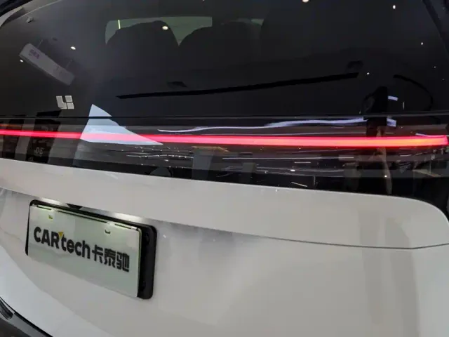 Li Auto MEGA — Фото автомобиля 13