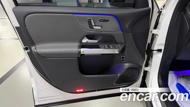 Mercedes-Benz EQB X243 — Фото автомобиля 12