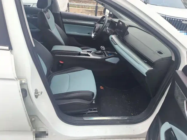 Geely Emgrand L — Фото автомобиля 17