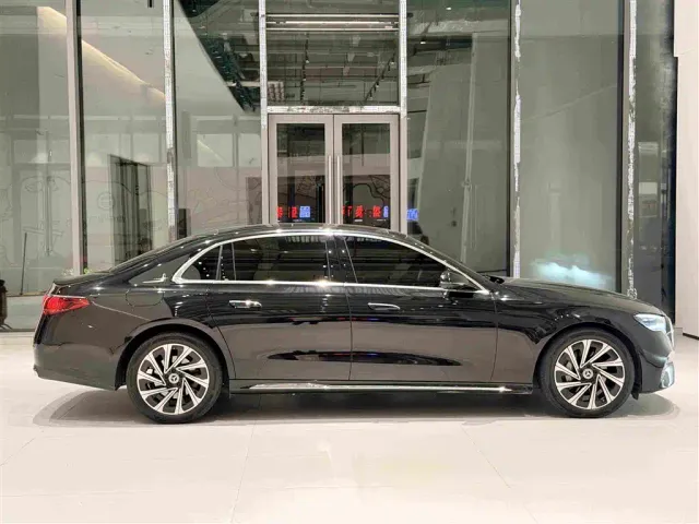 Mercedes-Benz E-Class — Фото автомобиля 21