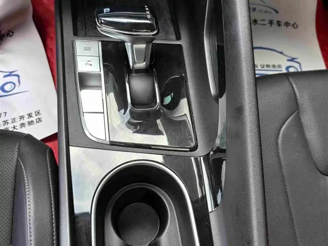 Hyundai Elantra — Фото автомобиля 12