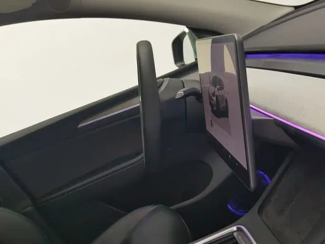 Tesla Model Y — Фото автомобиля 22