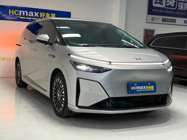 Xpeng X9 — Фото автомобиля 3