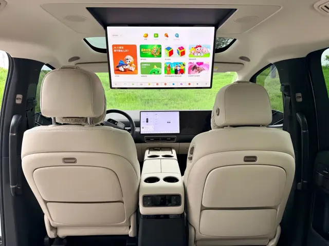 Li Auto MEGA — Фото автомобиля 8