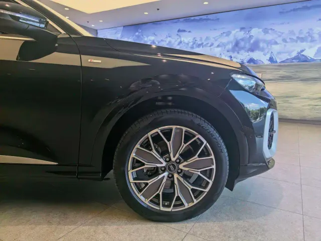 Audi Q5L — Фото автомобиля 3