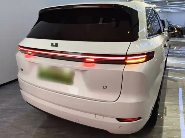 Li Auto L7 — Фото автомобиля 5