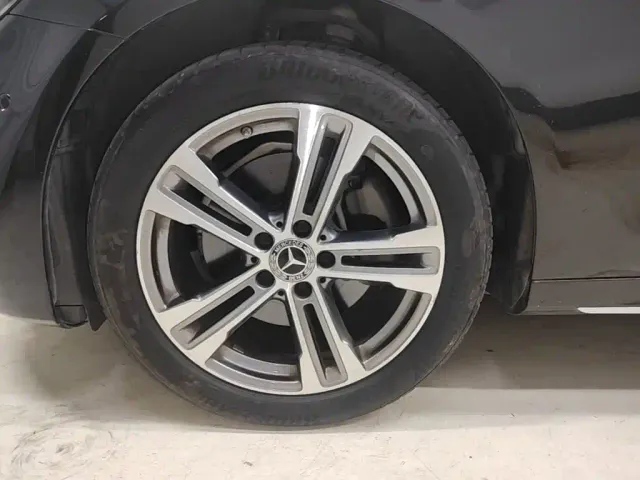 Mercedes-Benz E-Class — Фото автомобиля 22