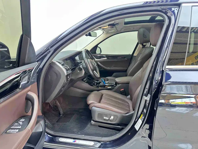 BMW iX3 — Фото автомобиля 10