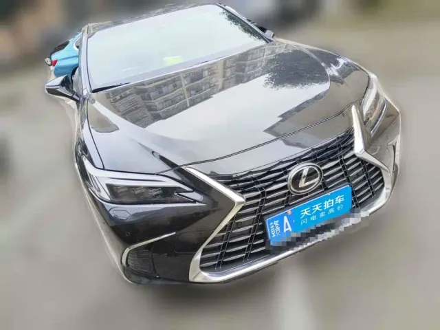 Lexus ES — Фото автомобиля 3