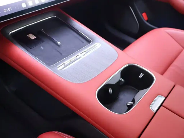 Xiaomi SU7 — Фото автомобиля 12