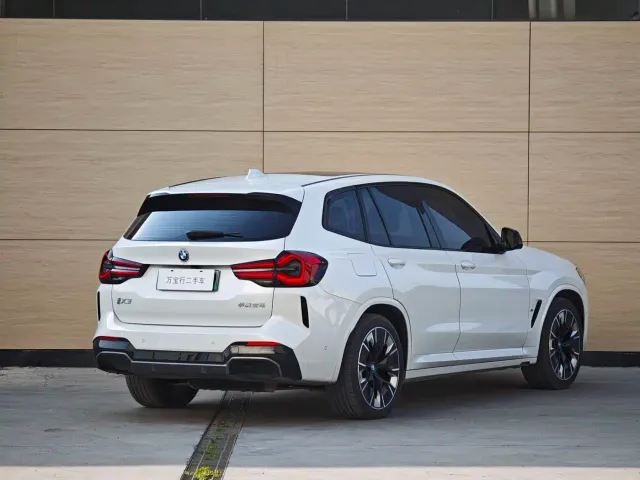 BMW iX3 — Фото автомобиля 5