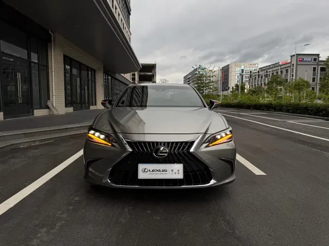 Lexus ES — Фото автомобиля 2