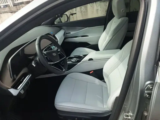 Cadillac GT4 — Фото автомобиля 14