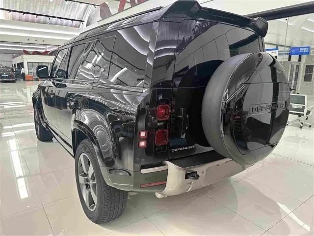 Land Rover Defender — Фото автомобиля 17