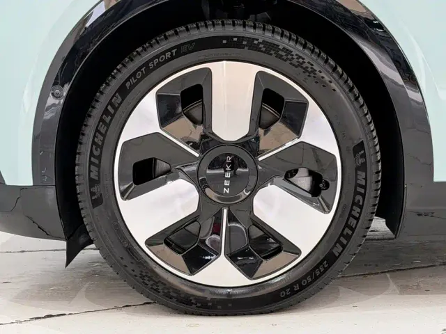 Zeekr Mix — Фото автомобиля 11