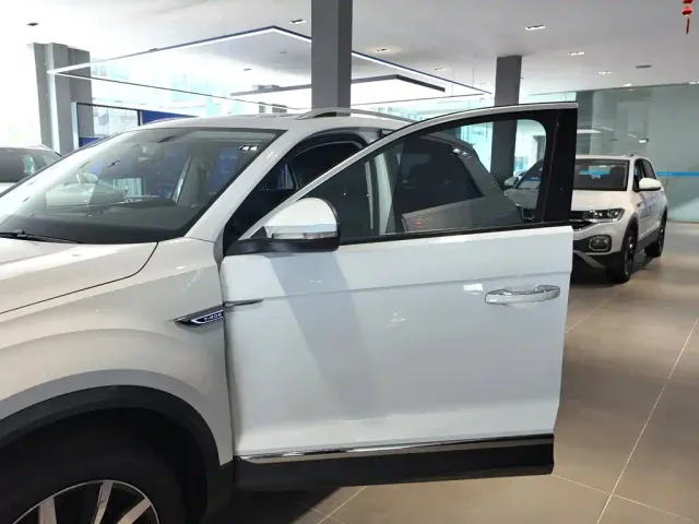 Volkswagen T-Roc — Фото автомобиля 7
