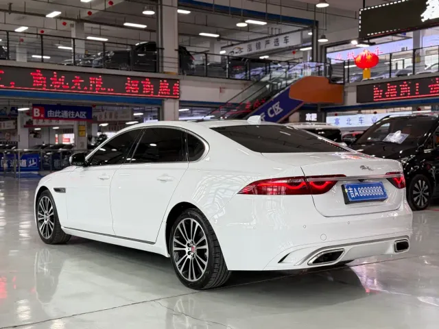 Jaguar XFL — Фото автомобиля 6