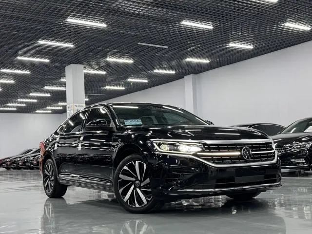 Volkswagen Passat — Фото автомобиля 3