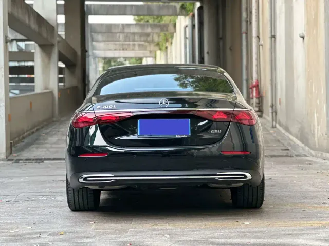 Mercedes-Benz E-Class — Фото автомобиля 5