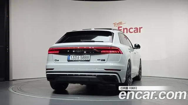 Audi Q8 55 TFSI quattro Premium — Фото автомобиля 4