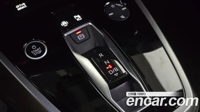 Audi Q4 e-tron — Фото автомобиля 9