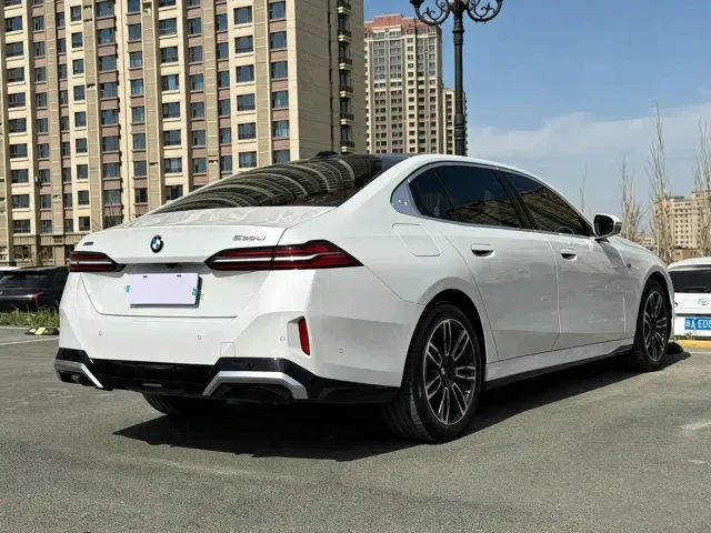 BMW 5 Series — Фото автомобиля 7