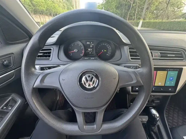 Volkswagen Lavida — Фото автомобиля 2
